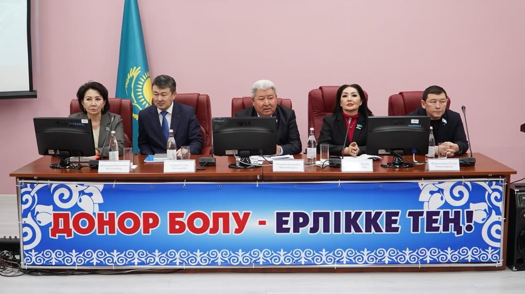 В Жамбылский областной центр крови обсудили проект новой Конституции и подготовку к референдуму